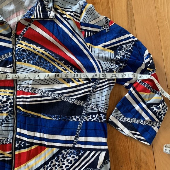 Women’s Weekends by Chico’s Fill Zip Light Weight Sweatshirt - Picture 5 of 8